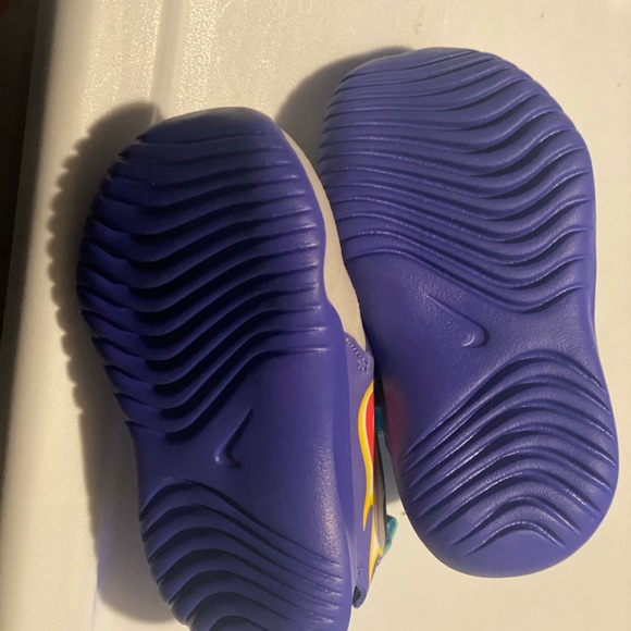 Nike - Picture 2 of 3